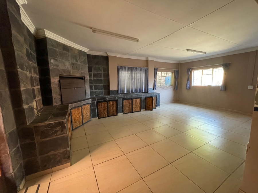 6 Bedroom Property for Sale in Ifafi North West